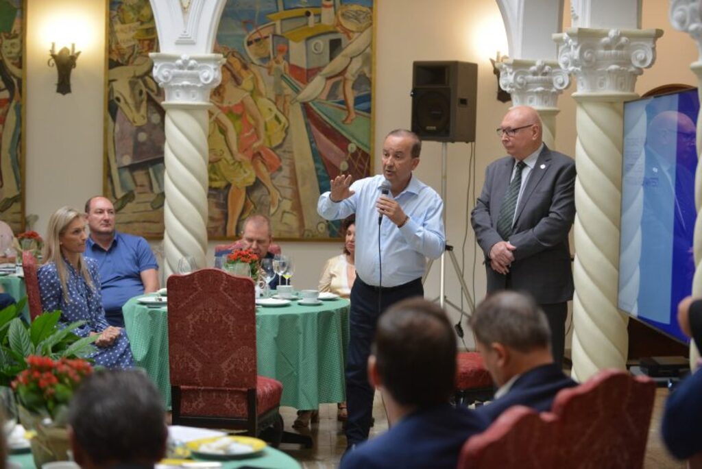  - Governador Jorginho Mello fez a apresentação do programa Faculdade Gratuita para os deputados estaduais na manhã desta quinta-feira (04) – Foto: Eduardo Valente/Secom