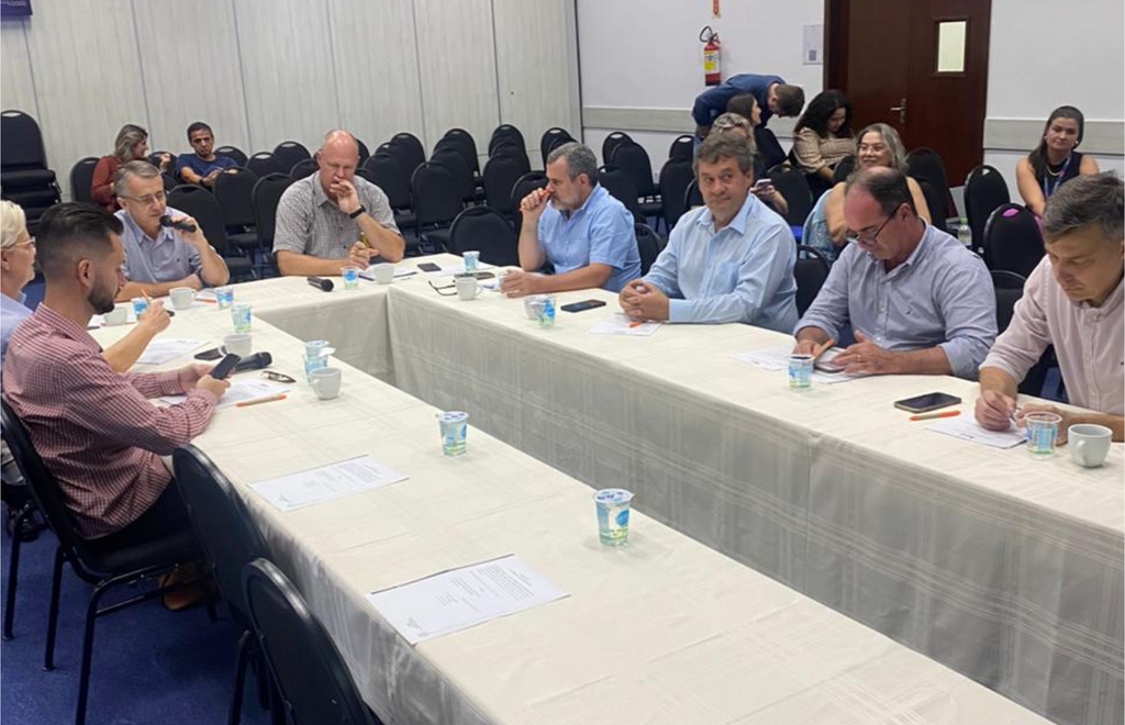 REUNIÃO DA AMVE DEFINE COMO META DOS PREFEITOS COBRANÇA PARA RECEBIMENTO DAS OBRAS INICIADAS COM RECURSOS DO ESTADO