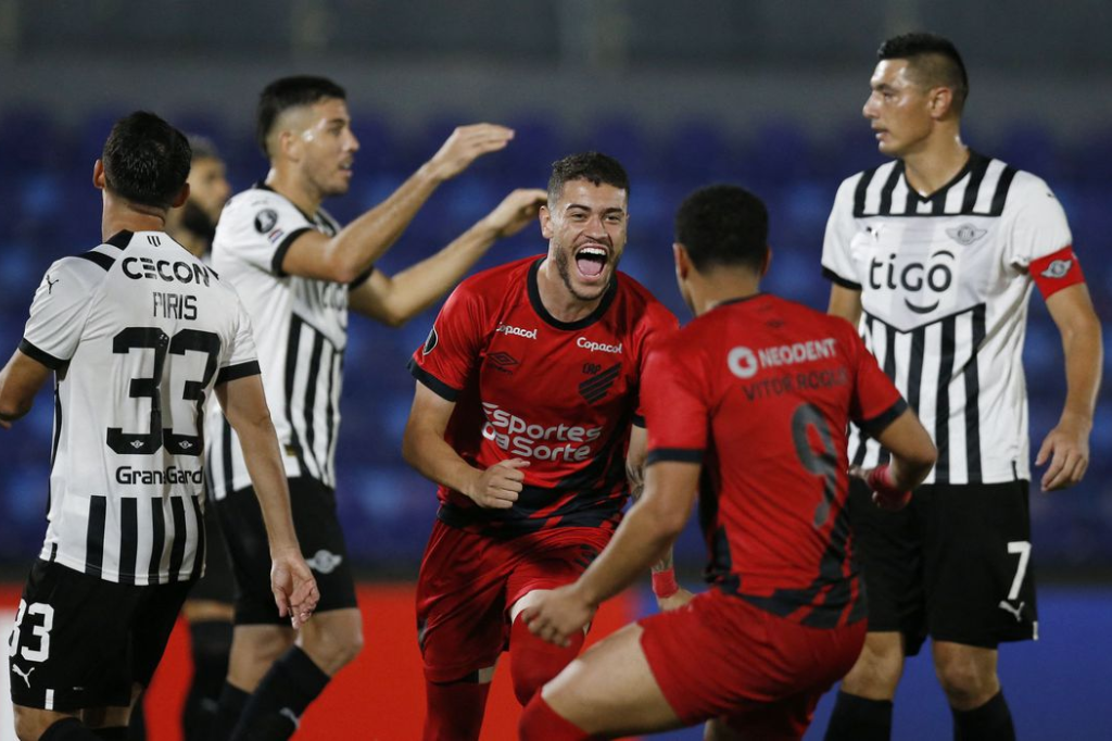 Libertadores: Athletico bate Libertad para manter liderança do Grupo G