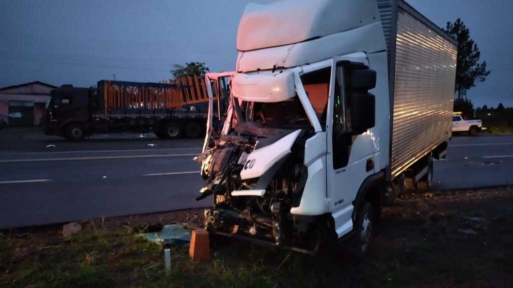 título imagem Dois caminhões colidem na RSC-287 na manhã desta sexta-feira em cidade da região