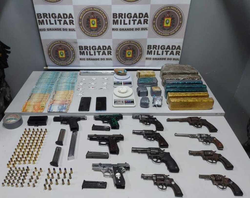 Grande apreensão de armas e munições em Rio Grande