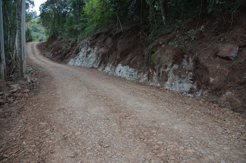 Revitalização de estradas rurais