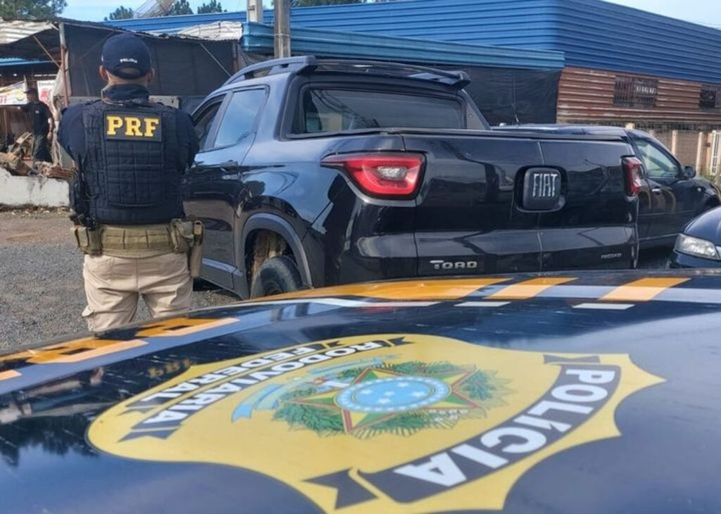 Picape roubada há quatro anos e que circulava clonada é recuperada na BR-470 em Indaial
