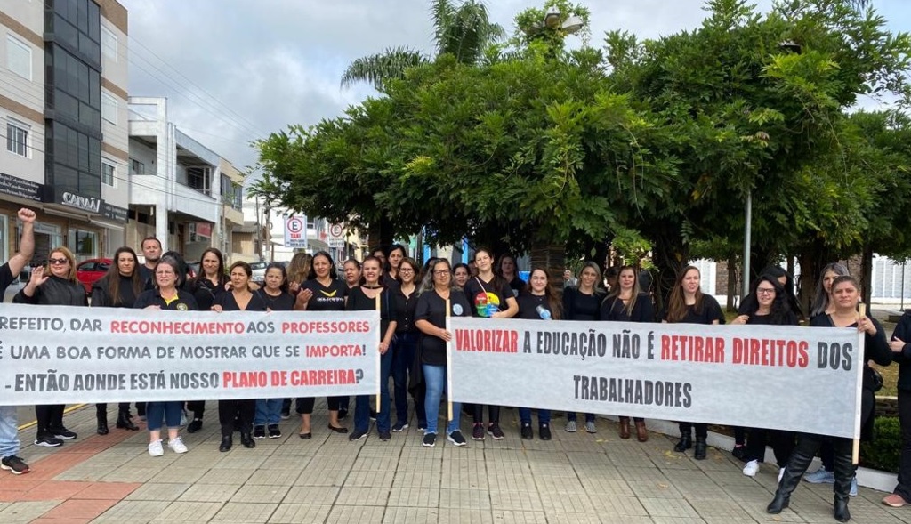 Manifestação de Professores da rede municipal em Correia Pinto