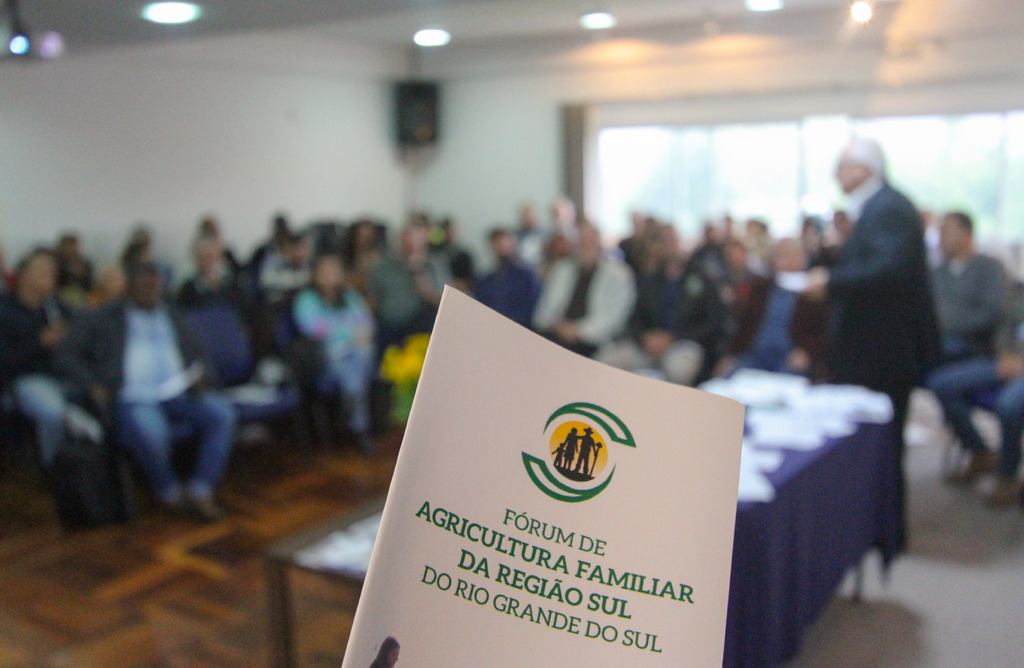 Jô Folha - Reunião ocorreu na manhã de sexta-feira na Embrapa Cascata e reuniu representantes de instituições e setor primário
