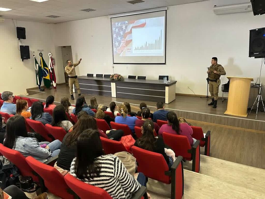 Polícia Militar capacita profissionais das escolas municipais em Dionísio Cerqueira