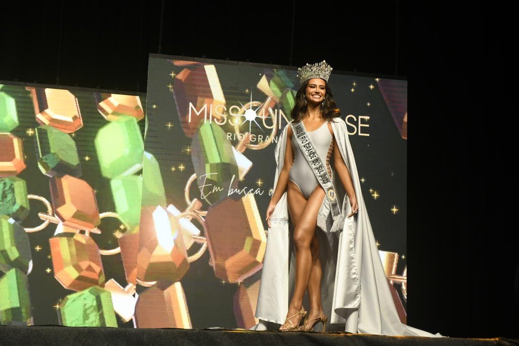 Rio-grandina é eleita Miss Universo RS