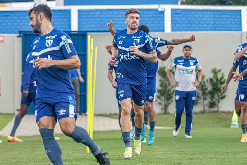  - Júlio César treina normalmente no Avaí — Foto: Leandro Boeira/Avaí FC