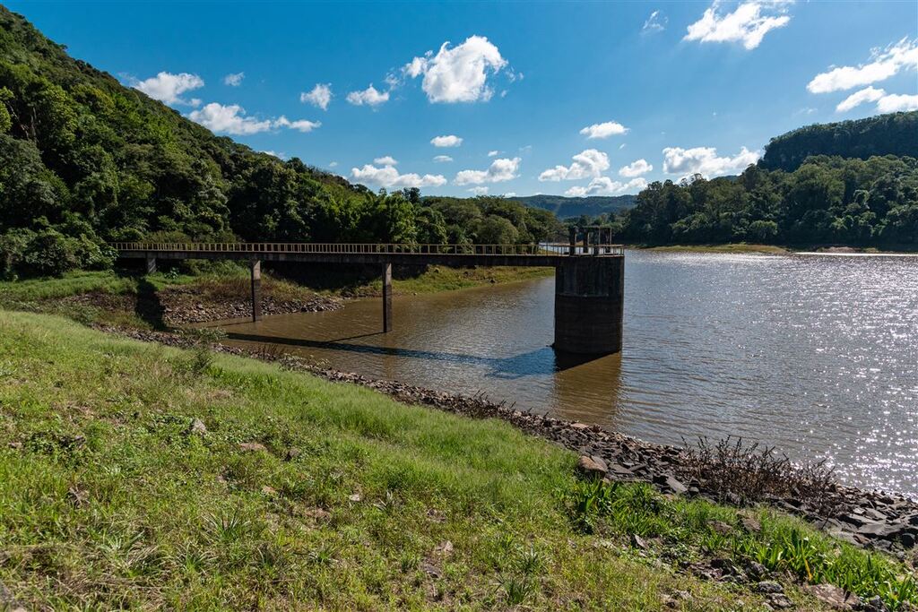 título imagem Chuvas melhoram os níveis das barragens e afastam os riscos de desabastecimento