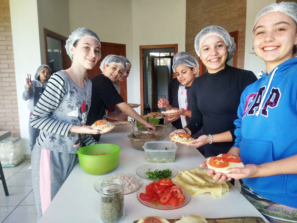 OFICINA DE CULINÁRIA GERA GRANDE EXPECTATIVA E PROTAGONIZA APRENDIZAGEM PARA A CRIANÇADA