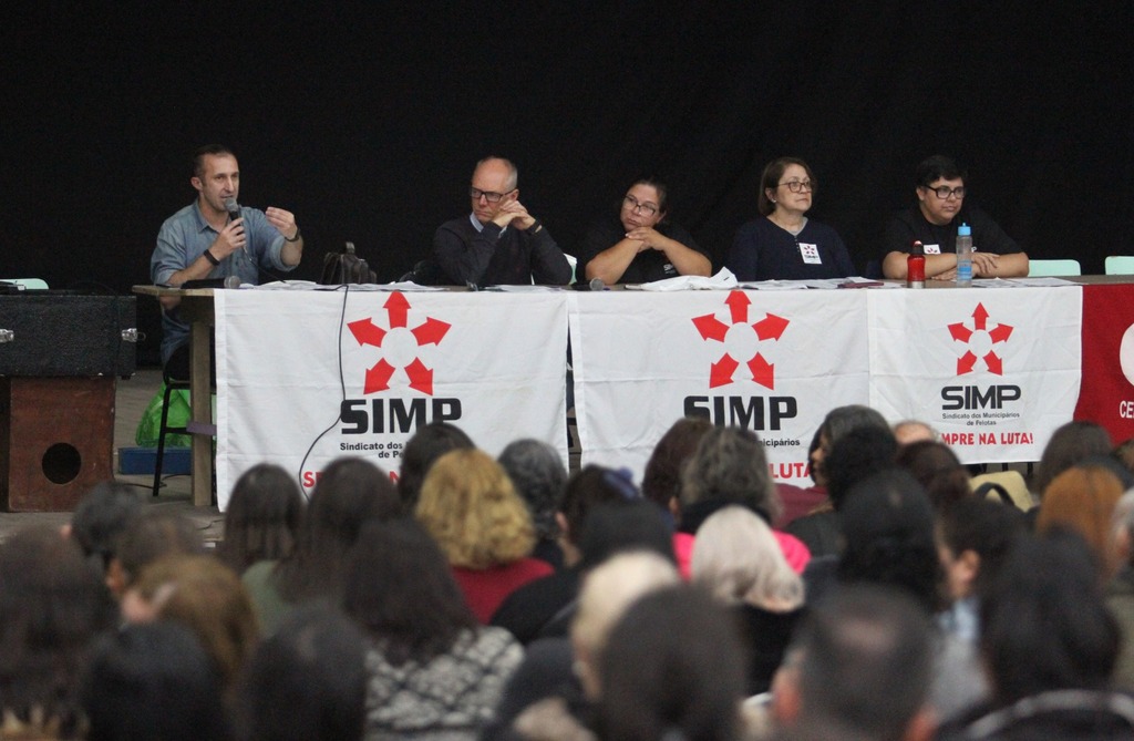 Prefeitura adia definição sobre dissídio