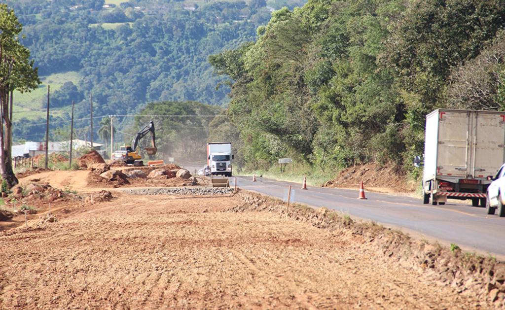 Dois dos quatro trechos em obras