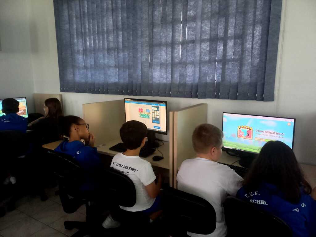 Estudantes de Santa Catarina usam plataforma internacional de jogos para estudar matemática