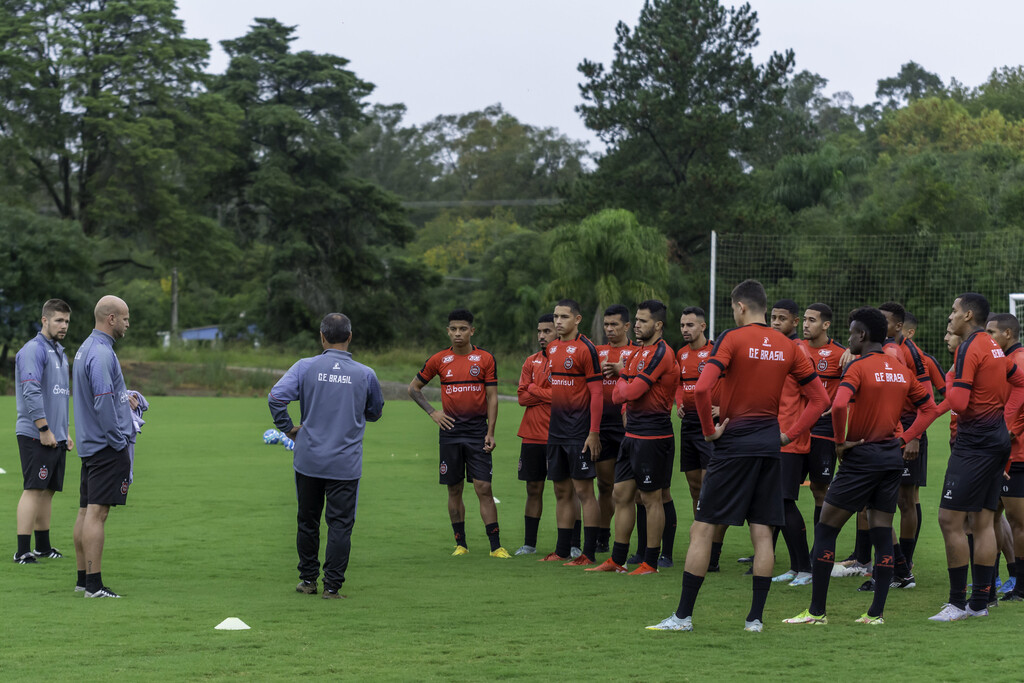Foto: Ederson Ávila - Especial - Rogério Zimmermann terá que alterar a equipe para o duelo diante dos paranaenses
