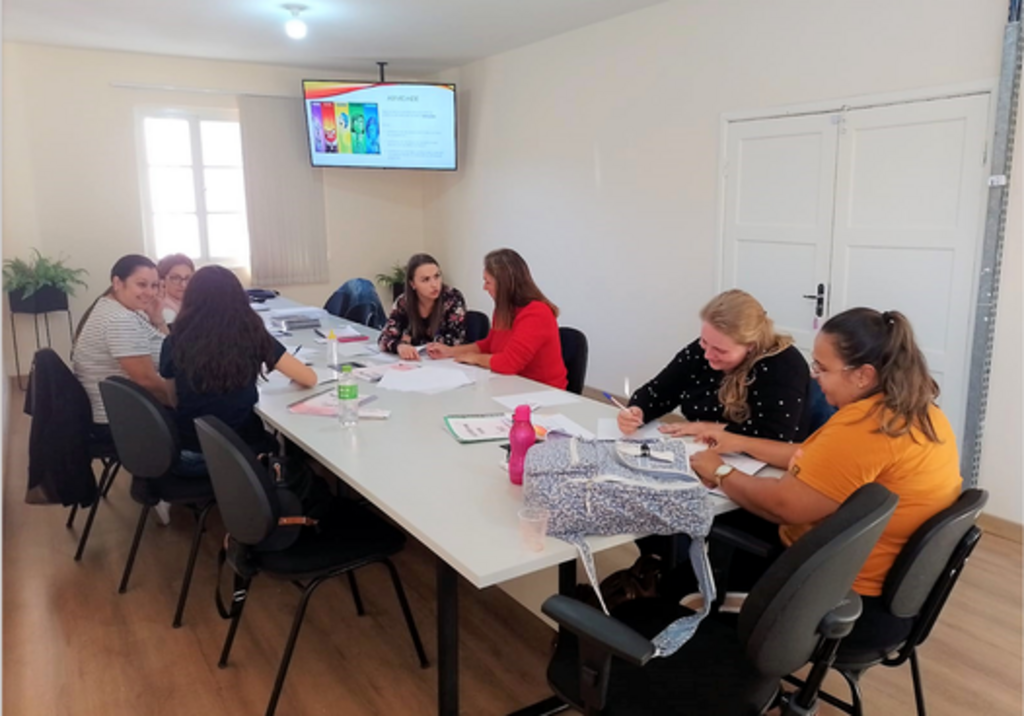 SECRETARIA DE EDUCAÇÃO DE RODEIO PROMOVE ENCONTRO ENRIQUECEDOR PARA PROFESSORES DA EDUCAÇÃO INFANTIL