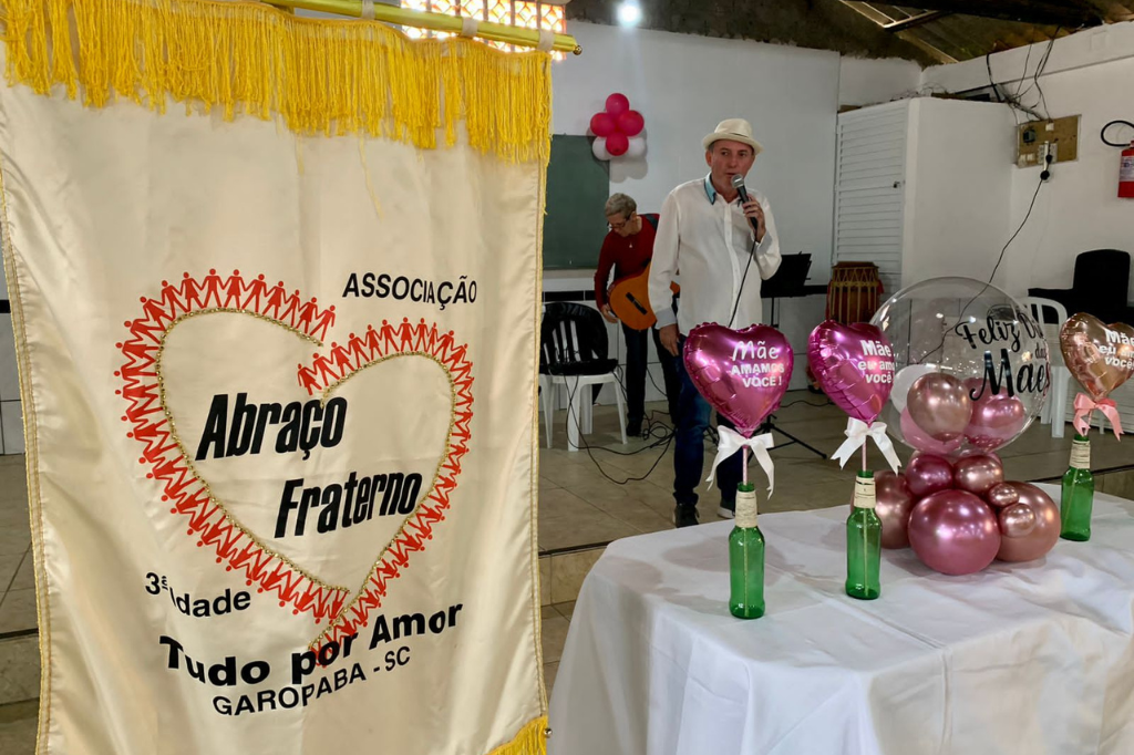 Associação Abraço Fraterno realiza confraternização, em Garopaba