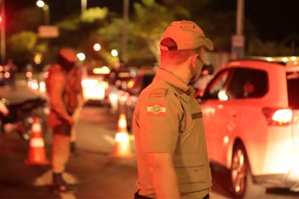 Homens são abordados em posse de entorpecente na Ibiraquera