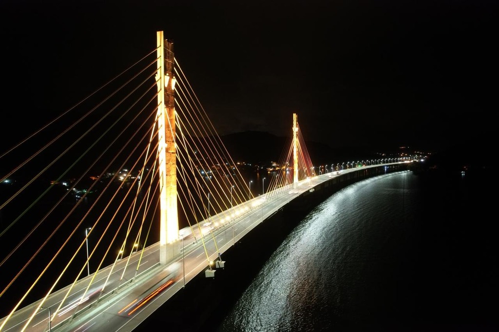 CCR VIACOSTEIRA: PONTE ANITA GARIBALDI GANHA ILUMINAÇÃO ESPECIAL EM ALUSÃO AO MAIO AMARELO