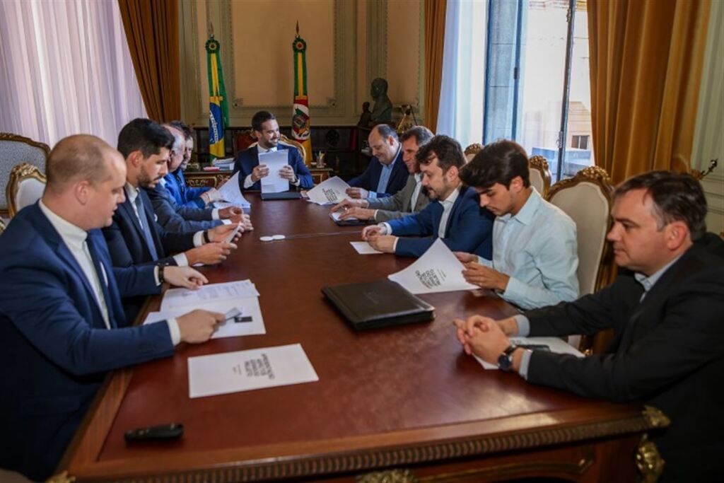 Comitiva de Júlio de Castilhos pede apoio para usina de etanol ao governo do RS