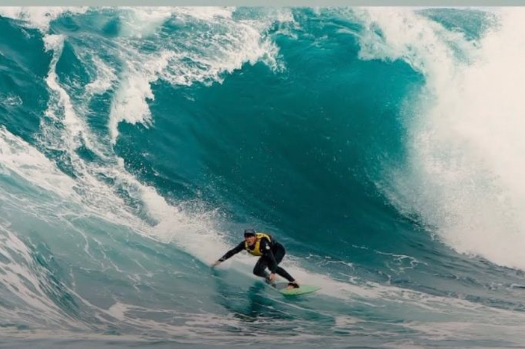  - A 5,3 quilômetros da costa da praia do Arroio Corrente, a Laje da Jagua tem o raro efeito de formar ondas gigantes por conta da formação rochosa submarina. – Foto: Redes sociais