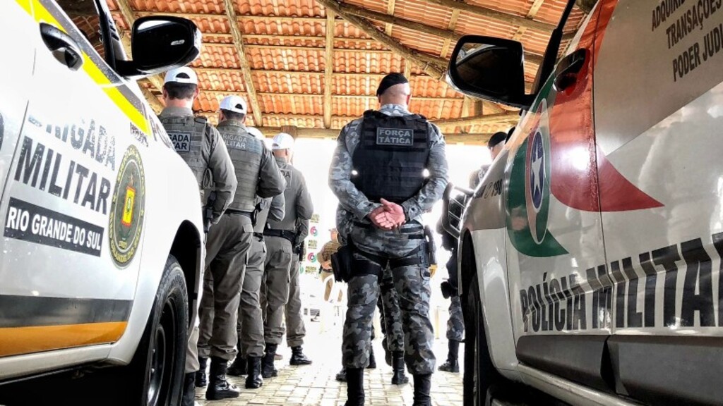 MAIS DE 500 PESSOAS SÃO ABORDADAS NA OPERAÇÃO DIVISA INTEGRADA DA POLÍCIA