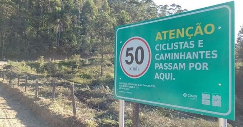 DIRETORIA DE CULTURA E TURISMO REALIZA A INSTALAÇÃO DE PLACAS DE SENSIBILIZAÇÃO AOS MOTORISTAS