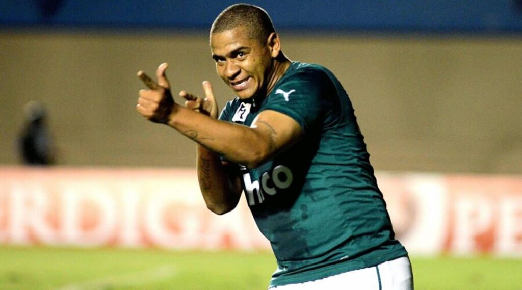 Foto: Goiás/Divulgação - Jogador teve uma passagem de sucesso pelo Goiás, em 2013
