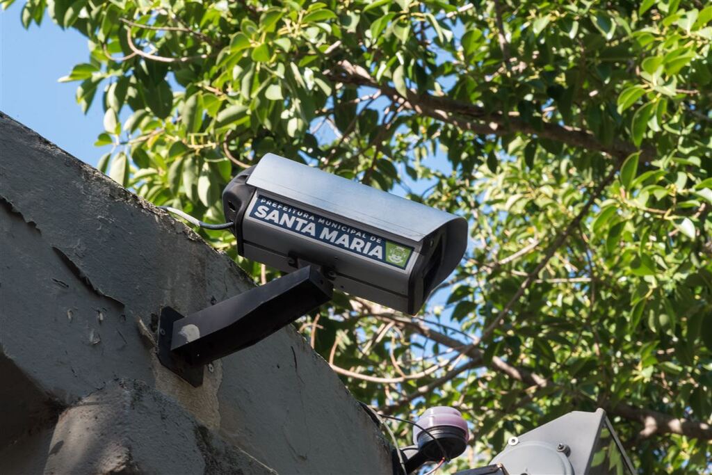 Jovem é detido com proteções de câmeras usadas pela prefeitura em Santa Maria