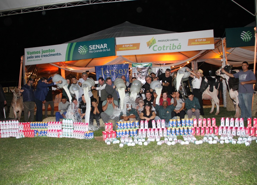 Foto: Divulgação - Criadores e equipes das cabanhas celebraram conquista