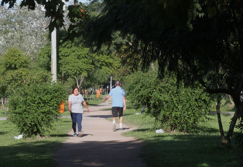 Foto: Jô Folha - DP - O Jardim Suzu, na República do Líbano, é um ótimo local para corridas em caminhadas