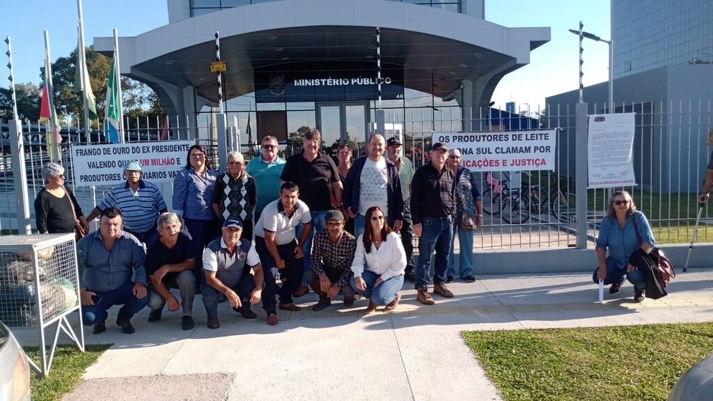Divulgação - DP - Manifestantes pedem que a Justiça seja feita e danos reparados