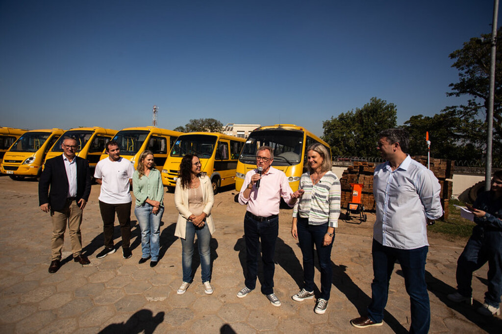 Divulgação - DP - Foram anunciadas as entregas de emenda impositiva e seis ônibus escolares para remodelagem