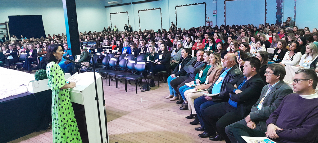 12ª Edição do Simpósio Pedagógico – SIMPE, sendo uma organização e realização da Escola Mater Dolorum de Capinzal