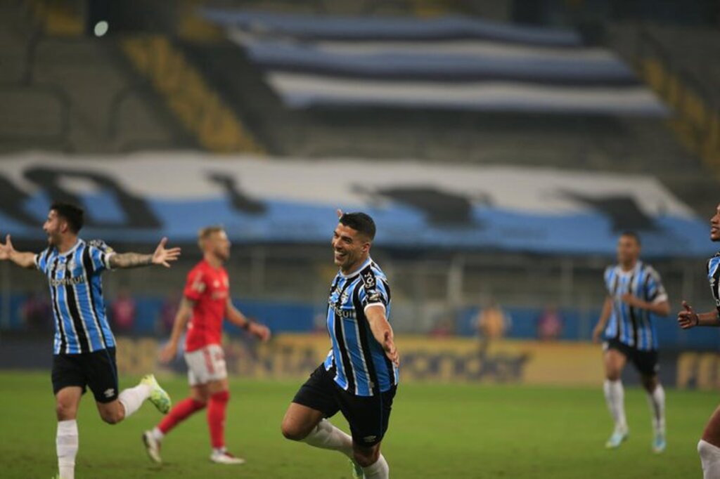 título imagem Com um jogador a menos, Grêmio vence o Gre-Nal 439, na Arena