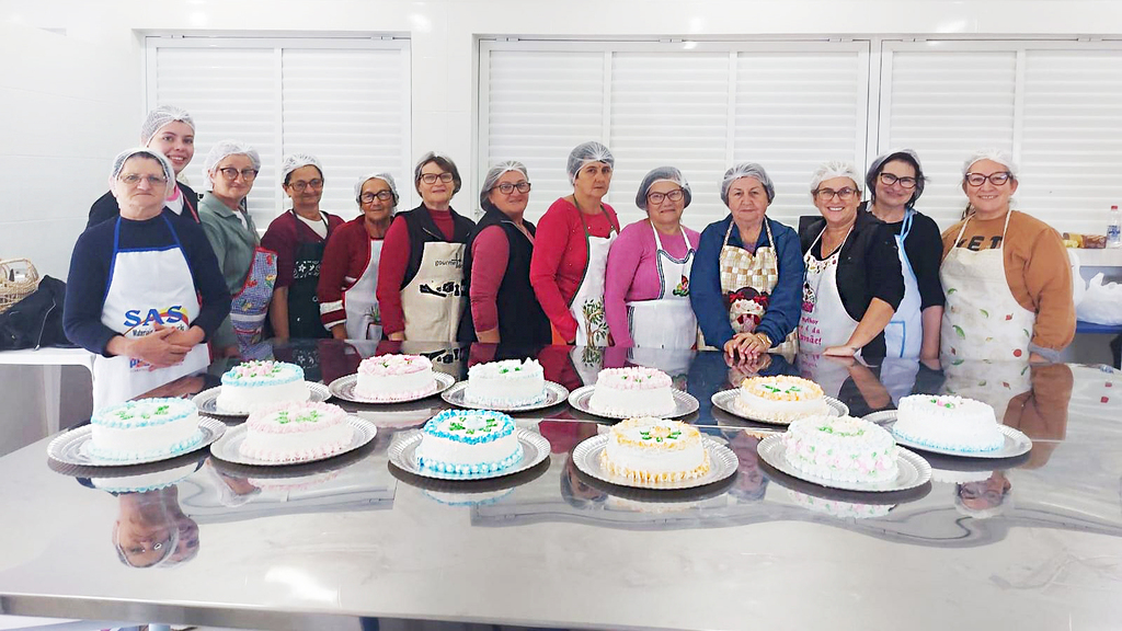 CURSO REALIZADO EM PARCERIA COM A EPAGRI GARANTE APRENDIZAGEM SOBRE PRODUÇÃO DE BOLOS PARA MULHERES PIRATUBENSES