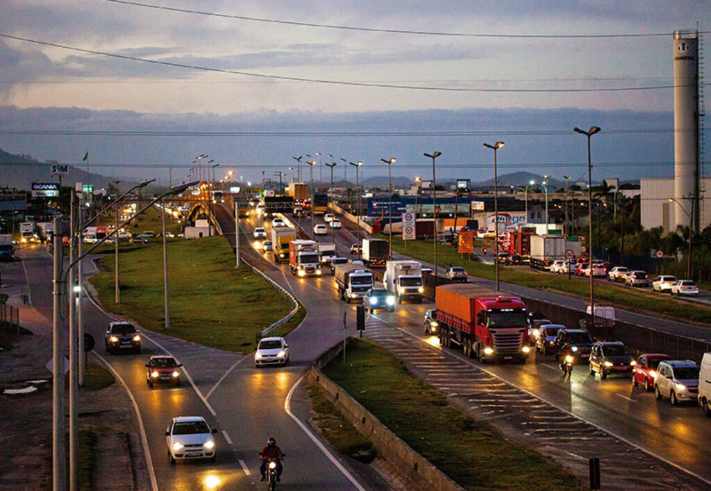 Velocidade da BR-101 será de 10 km/h em seis anos, aponta estudo da Fiesc