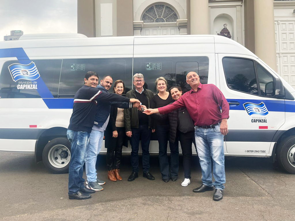 Secretaria da Saúde de Capinzal investe em nova Van para o transporte de pacientes