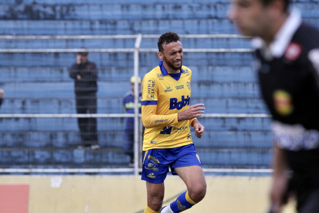 Foto: Italo Santos - Especial DP - Jogador deixa o Áureo-Cerúleo com um gol, anotado no 1 a 0 sobre o São Gabriel, de pênalti