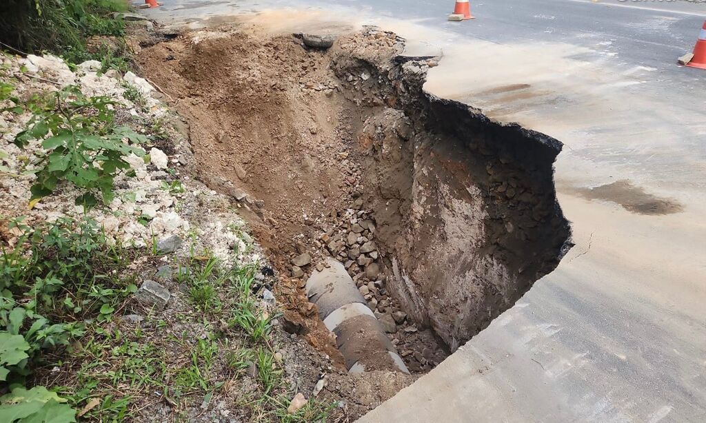 Secretaria de Infraestrutura realiza reparo em erosão no bairro Anita Garibaldi