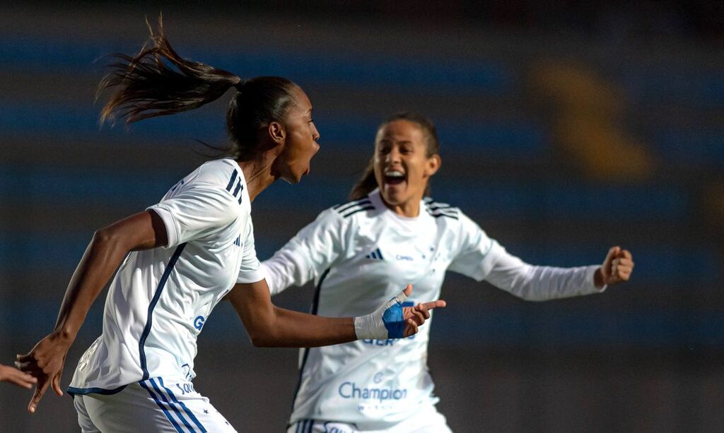 Cruzeiro bate Flamengo por 3 a 1 no Brasileiro Feminino