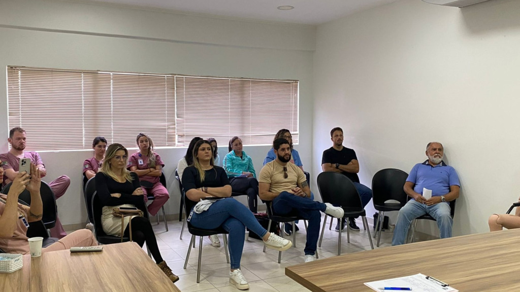 Médicos e enfermeiros do HMMNSG participam de capacitação sobre parada cardiorrespiratória