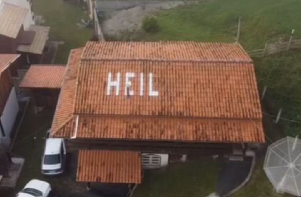 Sobrenome “Heil” em telhados de casas na Serra Catarinense gera acusação de nazismo