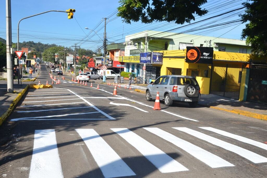 Ruas Duque de Caxias e Tamanday recebem semáforo