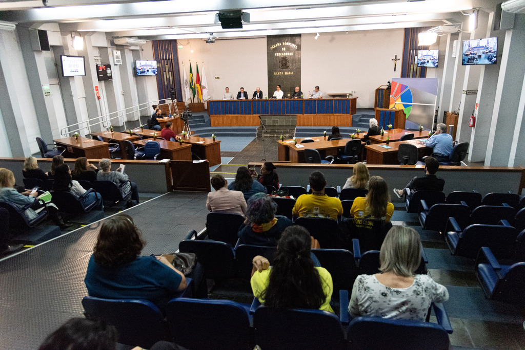 Foto: Eduardo Ramos (Diário) - Fórum ocorre no plenário da Câmara de Vereadores