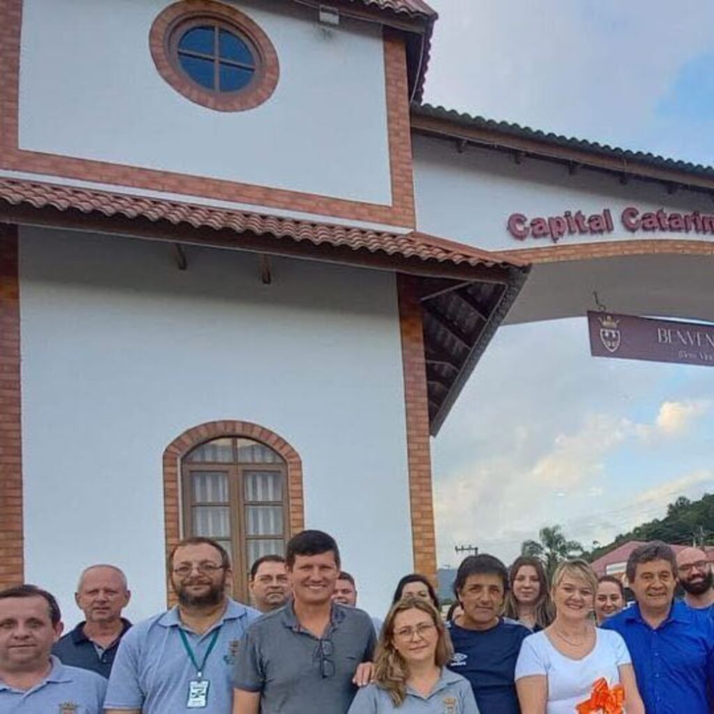 Deputada Luciane Carminatti inaugura oficialmente obra de revitalização do Portal de Entrada de Rodeio!