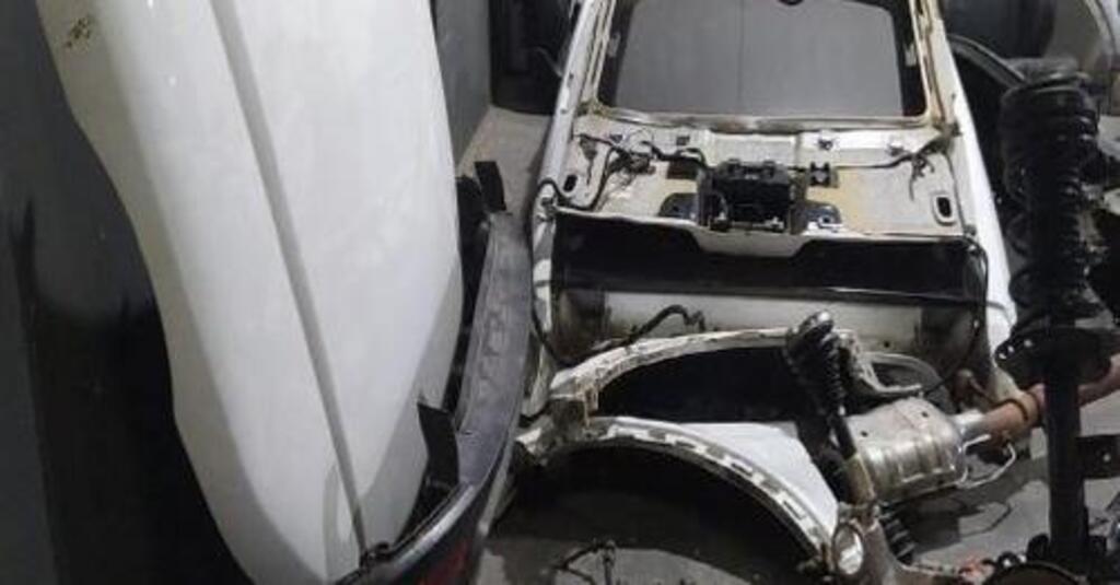 Donos e funcionários de comércio são presos em Blumenau por desmanche de Land Rover furtada