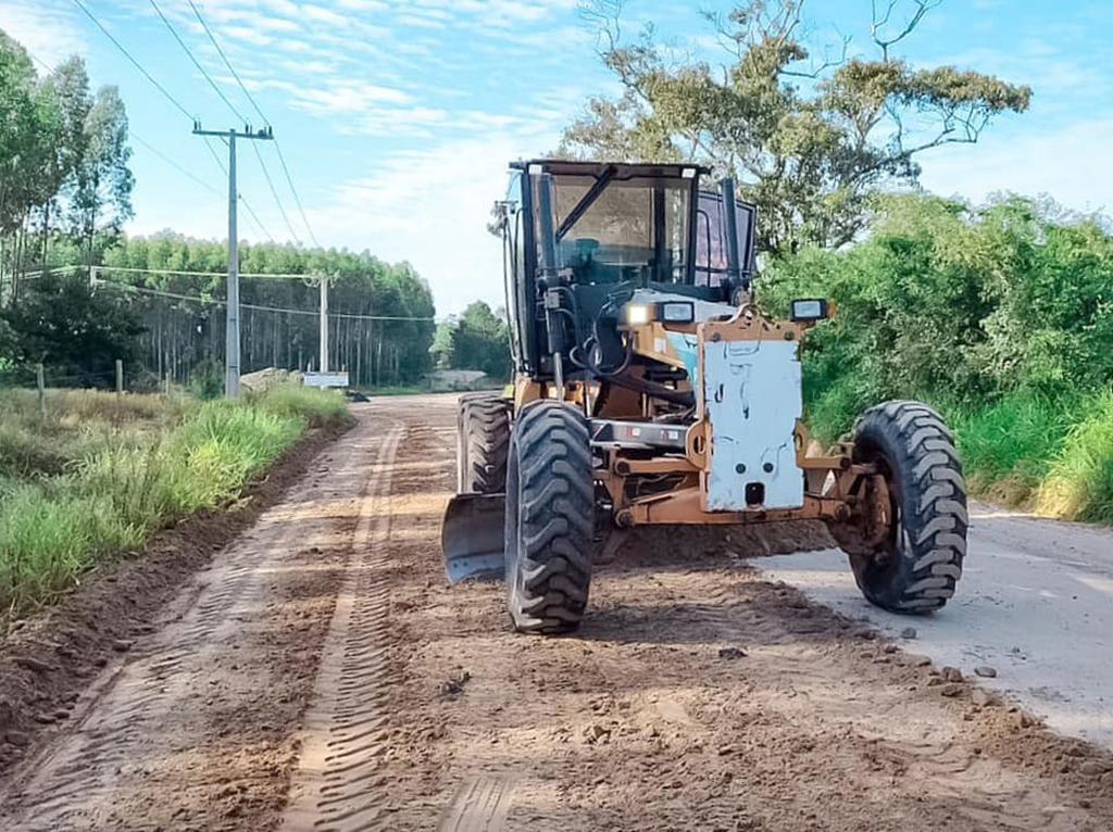 SECRETARIA DE OBRAS REALIZA MELHORIAS COMO 
ROÇADAS E MANUTENÇÕES NO MUNICÍPIO DE PASSO DE TORRES
