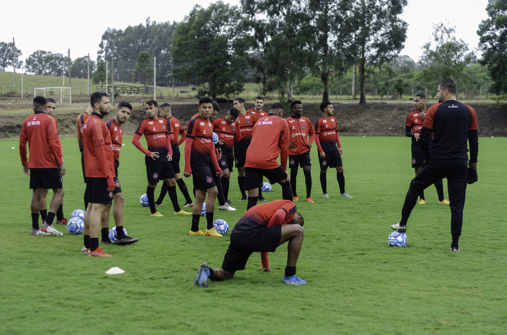 Treinos do Brasil na Arena Marini são suspensos
