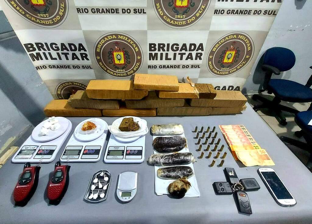 Policiais militares apreendem mais de nove quilos de droga