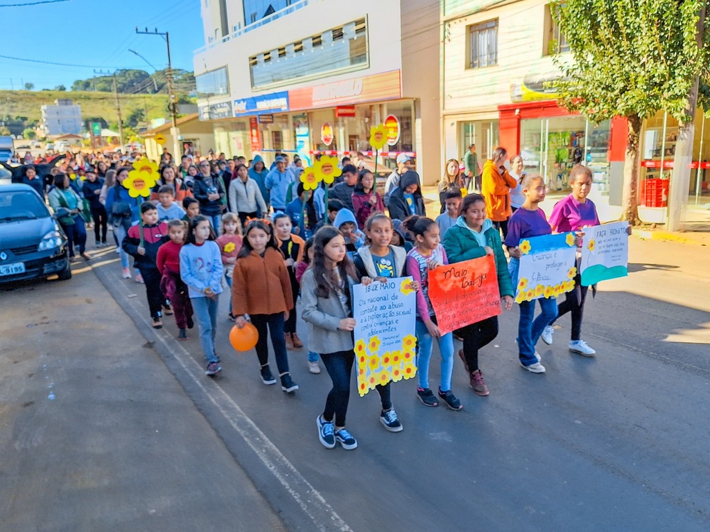 Campo Belo do Sul promoveu caminhada de conscientização contra o abuso infantil